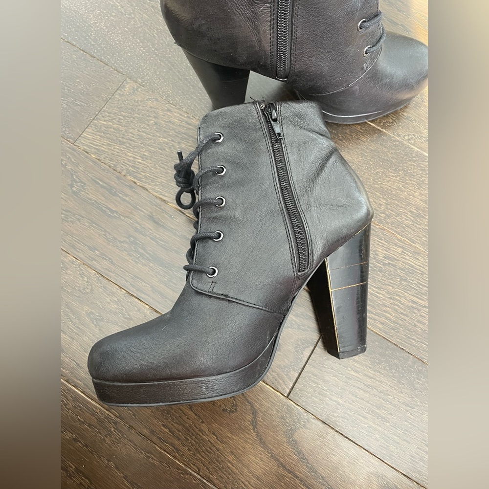 Steve Madden Lace-up Booties!!! Size 7